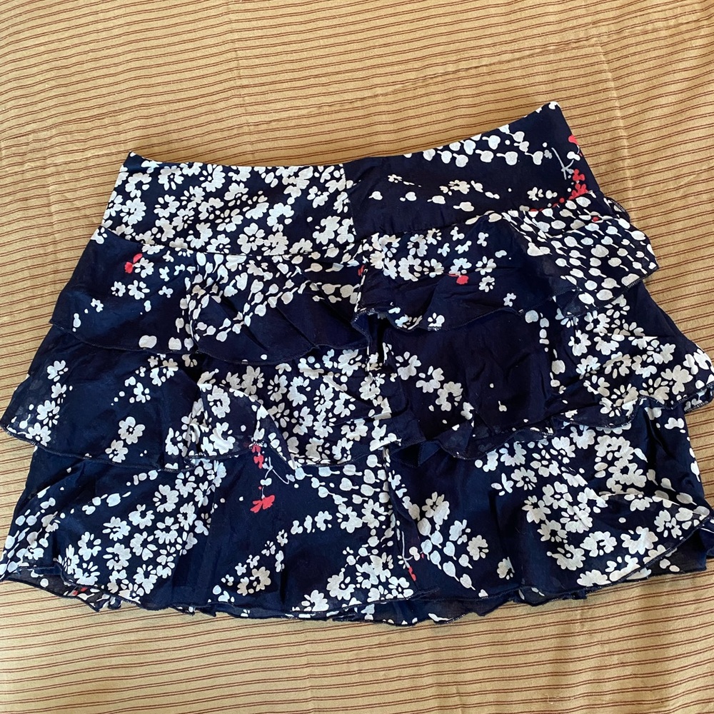 Express Tier Ruffled Lined Mini Skirt. Navy w/white and touch of pink. Size 0.